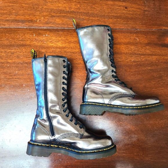 Made in Asia Doc Marten boot. - Picture 5 of 9